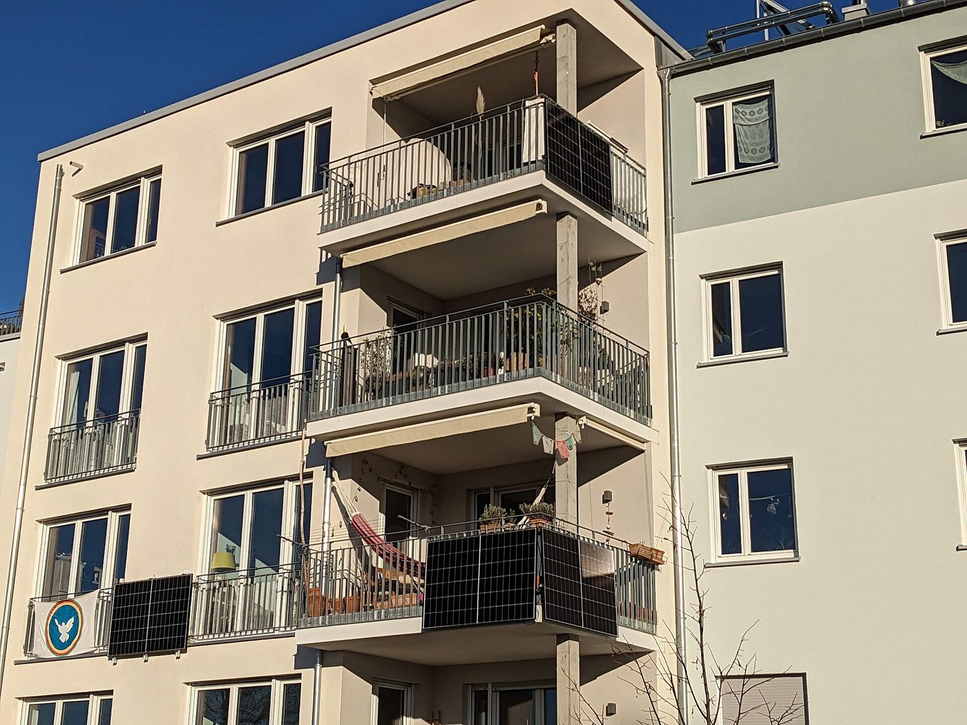 California Legalizes Plug-In "Balcony Solar," Opening Clean Power to Renters