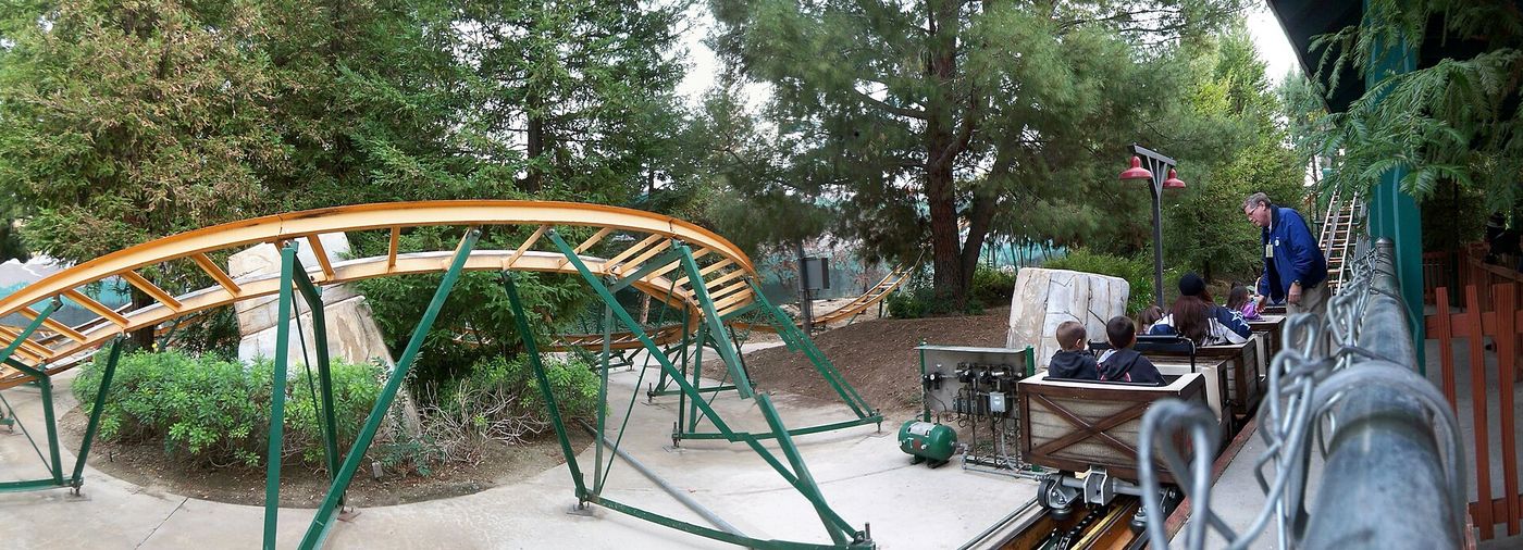 Six Flags Magic Mountain Finishes California's Largest Solar Carport